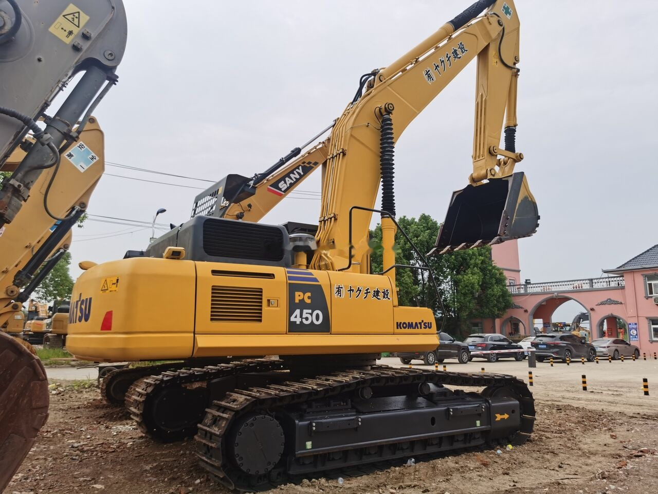 Komatsu PC450-8 - Lánctalpas kotró: 1 kép. Komatsu PC450-8 - Lánctalpas kotró: 1 kép.