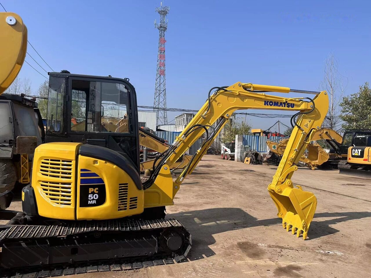 Komatsu PC50 - Minikotró: 3 kép. Komatsu PC50 - Minikotró: 3 kép.
