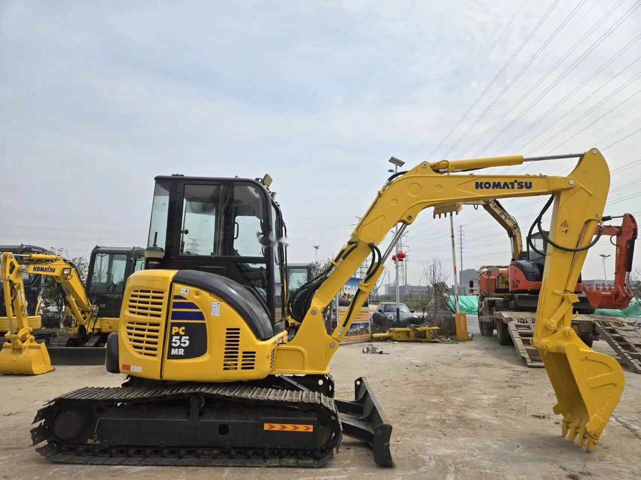 Komatsu PC55 - Minikotró: 4 kép. Komatsu PC55 - Minikotró: 4 kép.