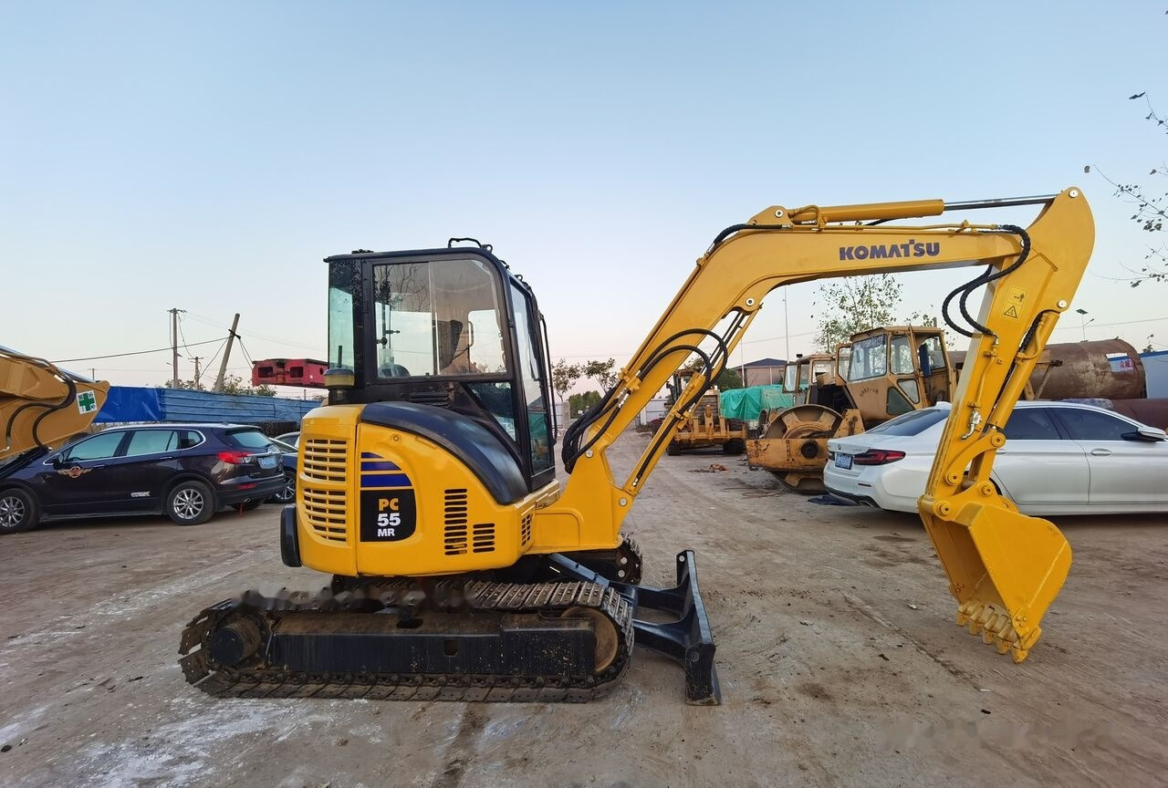Komatsu PC55MR - Minikotró: 1 kép. Komatsu PC55MR - Minikotró: 1 kép.