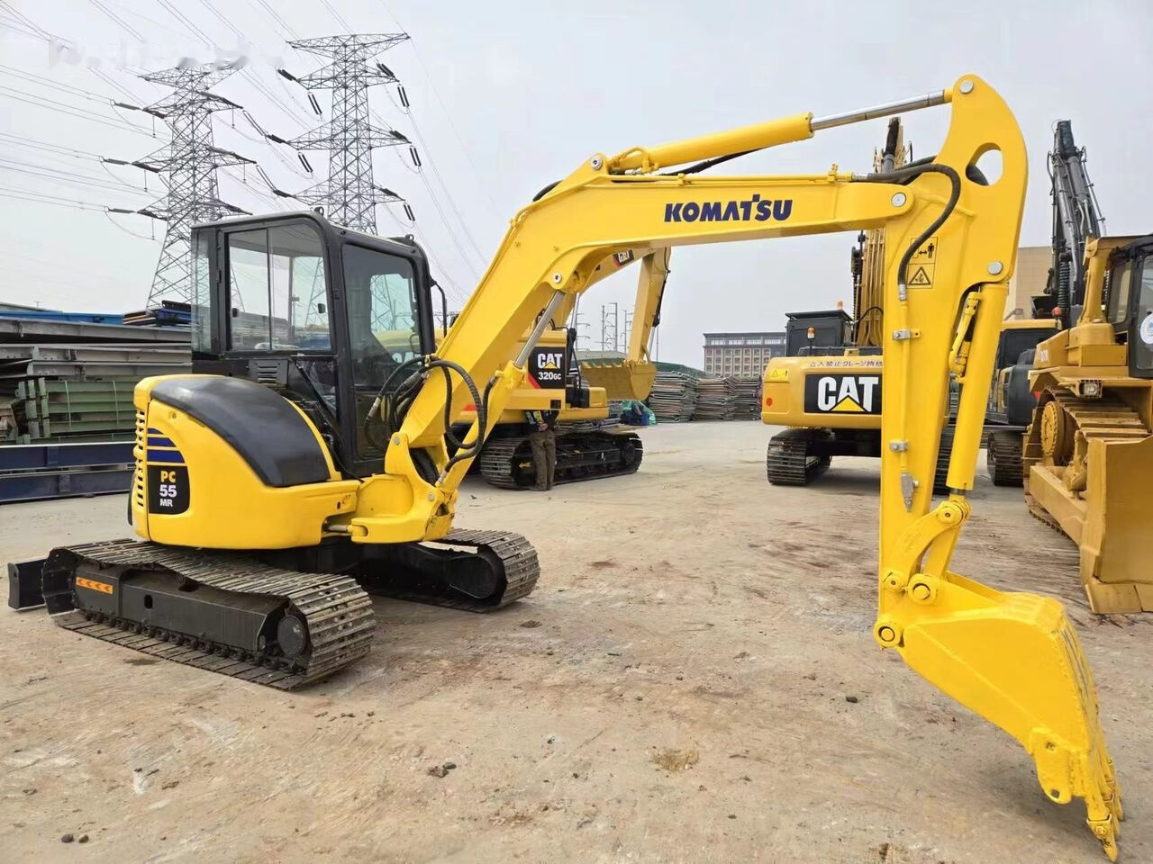 Komatsu PC55MR - Minikotró: 3 kép. Komatsu PC55MR - Minikotró: 3 kép.