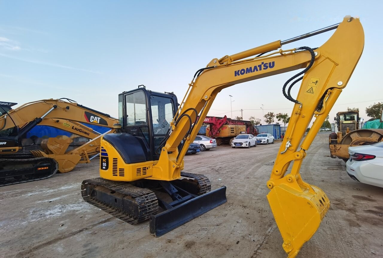 Komatsu PC55MR - Minikotró: 4 kép. Komatsu PC55MR - Minikotró: 4 kép.