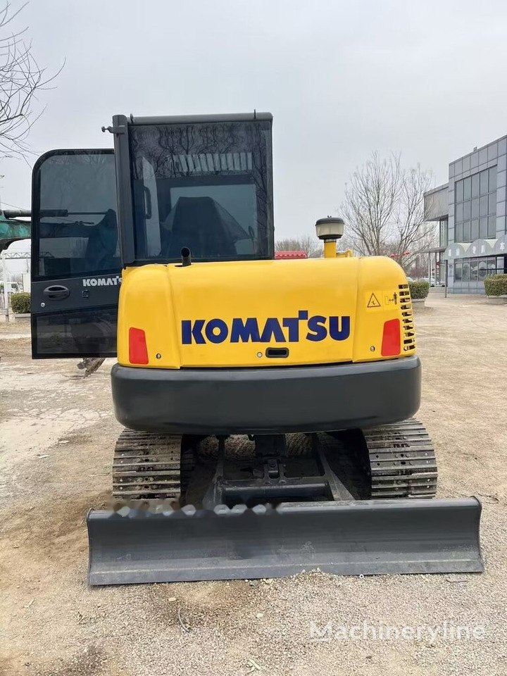 Komatsu PC56 - Minikotró: 2 kép. Komatsu PC56 - Minikotró: 2 kép.