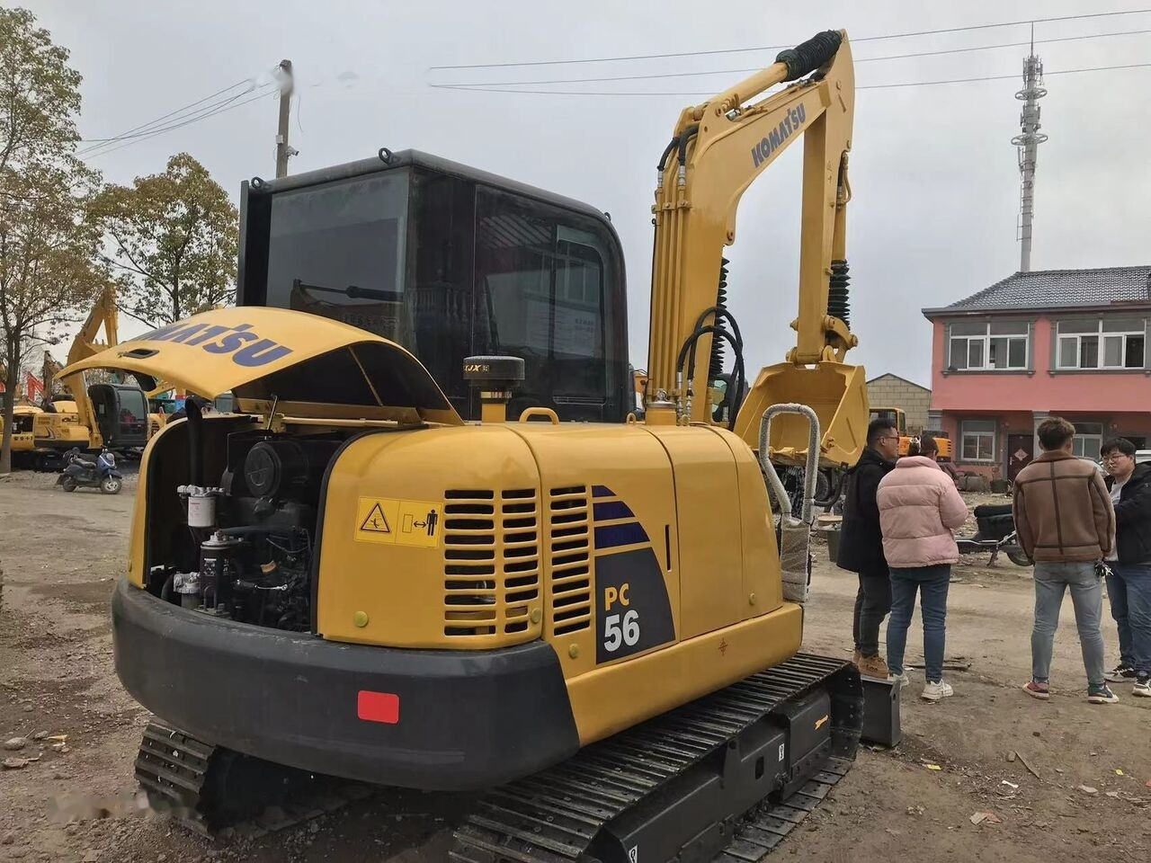 Komatsu PC56 - Minikotró: 1 kép. Komatsu PC56 - Minikotró: 1 kép.