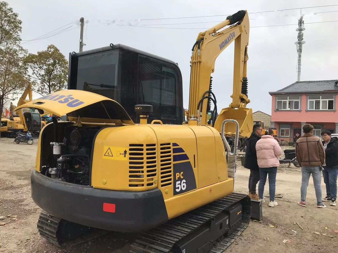 Komatsu PC56 - Minikotró: 3 kép. Komatsu PC56 - Minikotró: 3 kép.