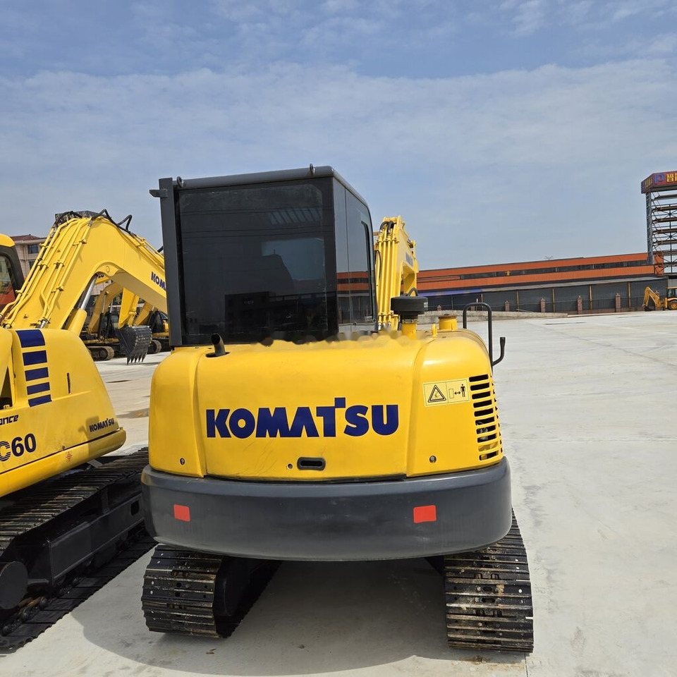Komatsu PC56 - Minikotró: 1 kép. Komatsu PC56 - Minikotró: 1 kép.