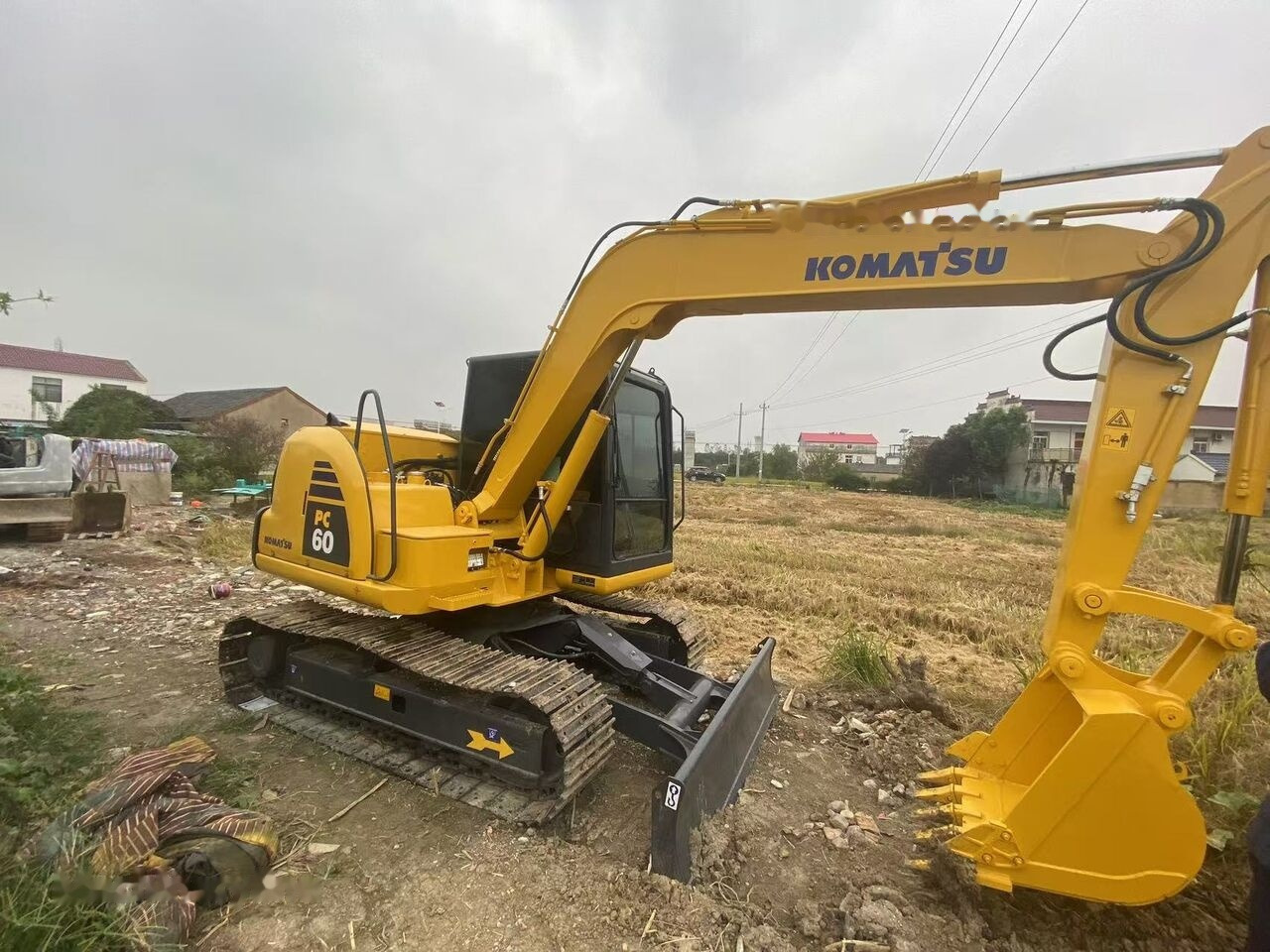 Komatsu PC60-8 - Minikotró: 2 kép. Komatsu PC60-8 - Minikotró: 2 kép.
