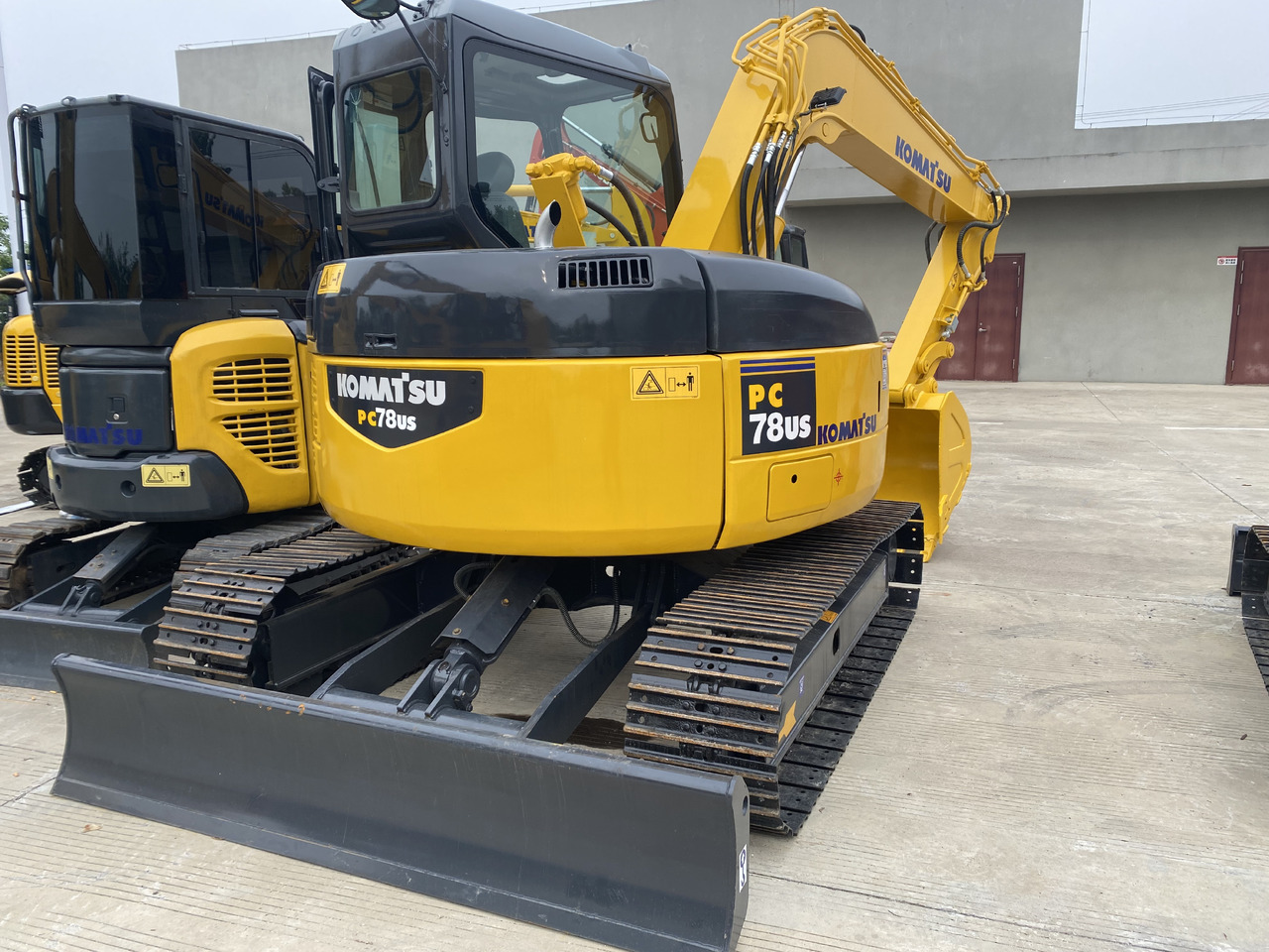 Komatsu PC78US - Minikotró: 2 kép. Komatsu PC78US - Minikotró: 2 kép.