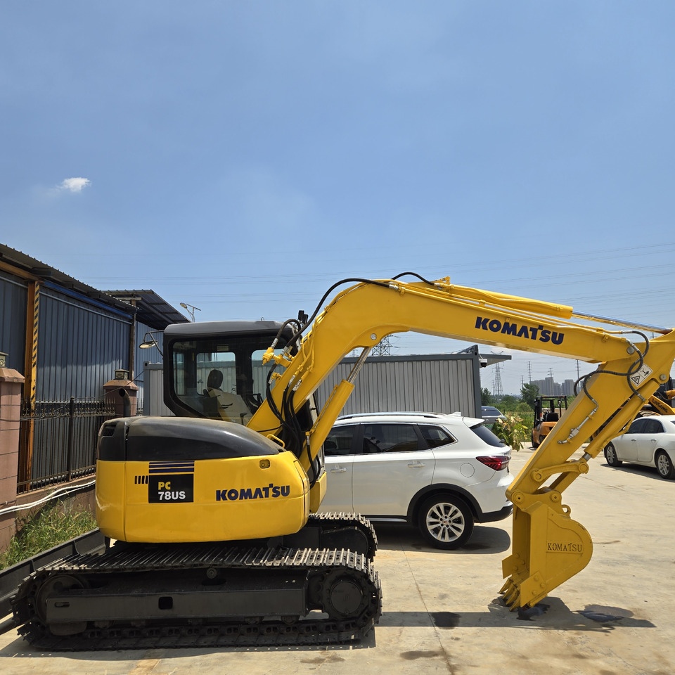 Komatsu PC78US - Minikotró: 1 kép. Komatsu PC78US - Minikotró: 1 kép.