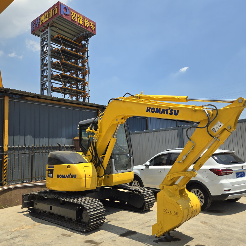 Komatsu PC78US - Minikotró: 2 kép. Komatsu PC78US - Minikotró: 2 kép.