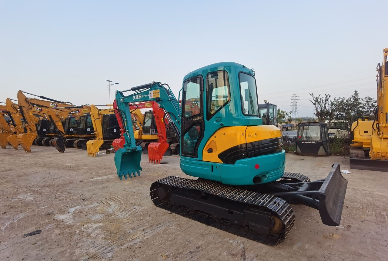 Kubota KX155 - Minikotró: 4 kép. Kubota KX155 - Minikotró: 4 kép.
