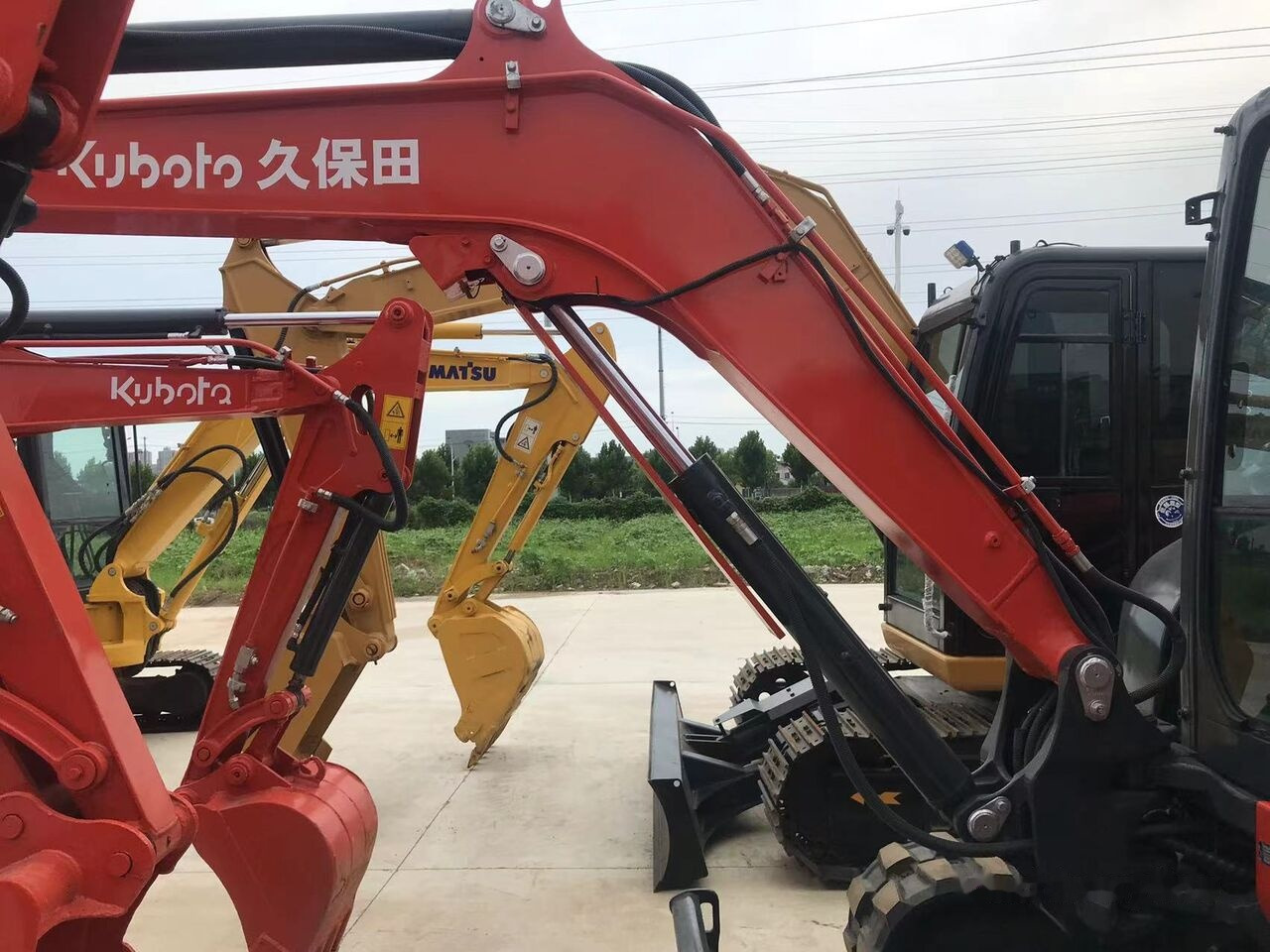 Minikotró Kubota KX163: 11 kép.
