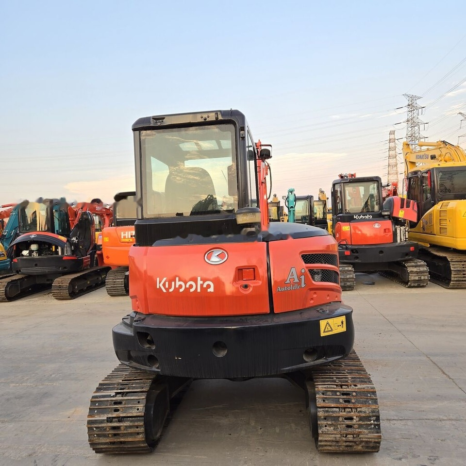 Minikotró Kubota KX165: 7 kép.