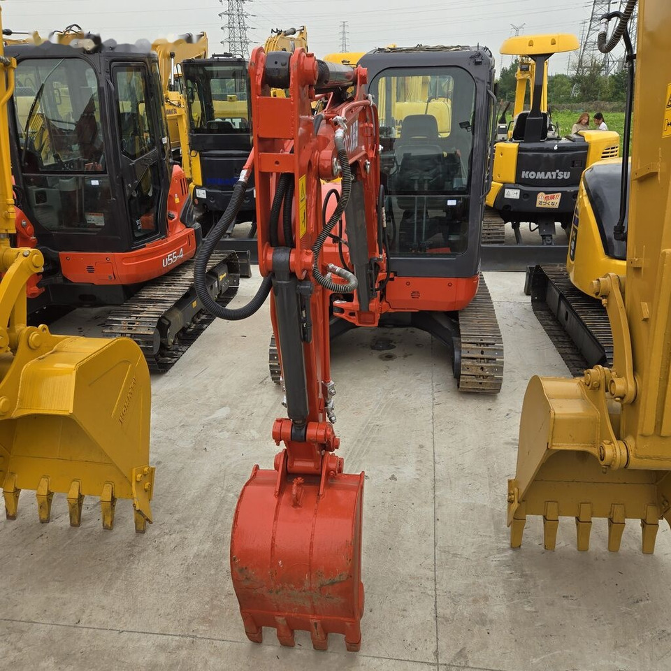 Kubota U35 - Minikotró: 4 kép. Kubota U35 - Minikotró: 4 kép.