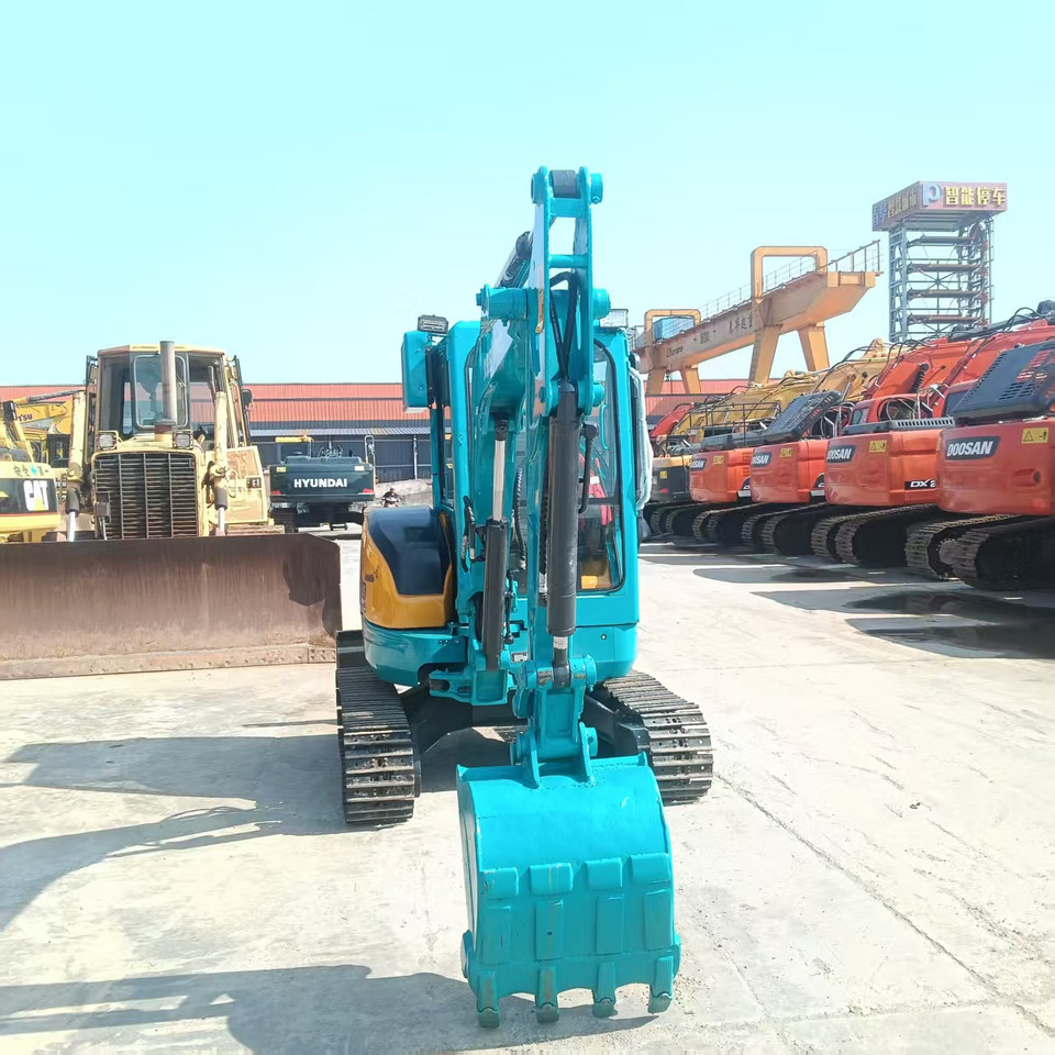 Kubota U35 - Minikotró: 4 kép. Kubota U35 - Minikotró: 4 kép.