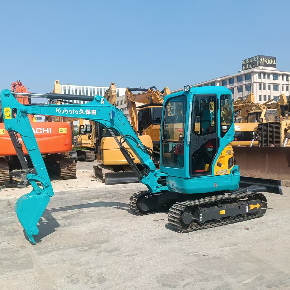 Kubota U35 - Minikotró: 3 kép. Kubota U35 - Minikotró: 3 kép.