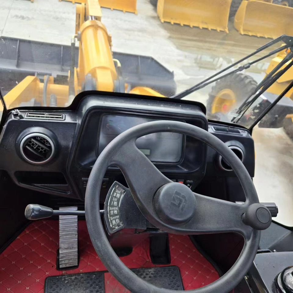 LIUGONG 856H - Gumikerekes homlokrakodó: 3 kép. LIUGONG 856H - Gumikerekes homlokrakodó: 3 kép.