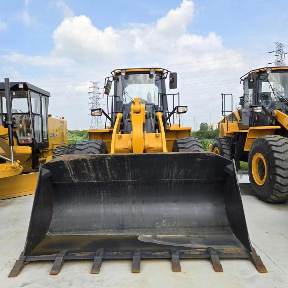 LIUGONG 856H - Gumikerekes homlokrakodó: 2 kép. LIUGONG 856H - Gumikerekes homlokrakodó: 2 kép.