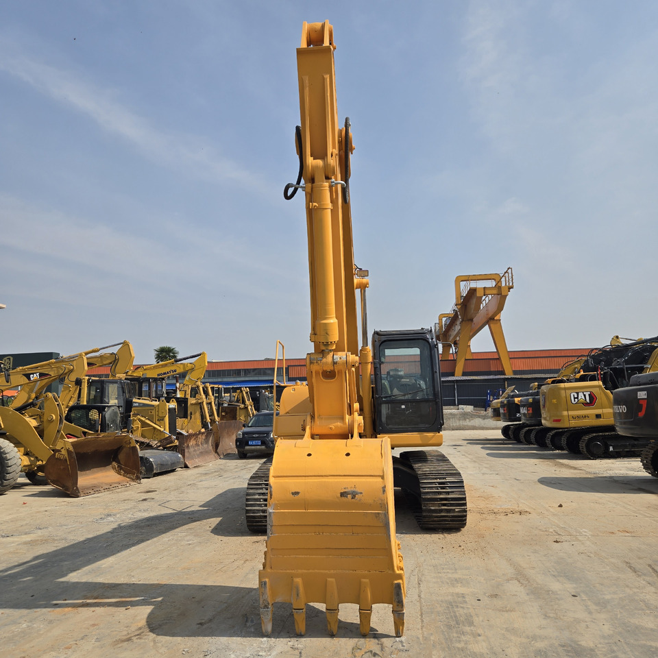 Lánctalpas kotró LIUGONG 922D: 8 kép. Lánctalpas kotró LIUGONG 922D: 8 kép.