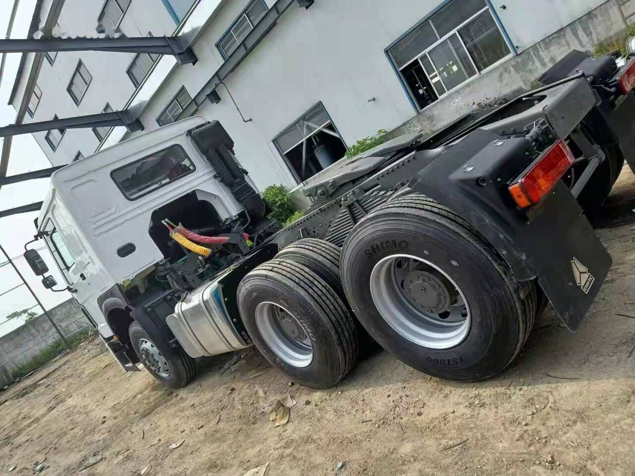 Howo 371 - Nyergesvontató: 5 kép. Howo 371 - Nyergesvontató: 5 kép.