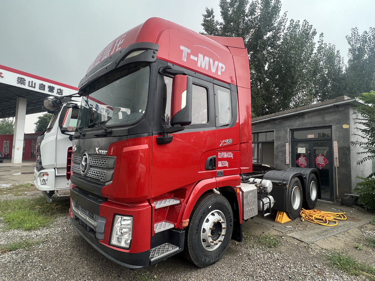 SHACMAN X3000 - Nyergesvontató: 1 kép. SHACMAN X3000 - Nyergesvontató: 1 kép.