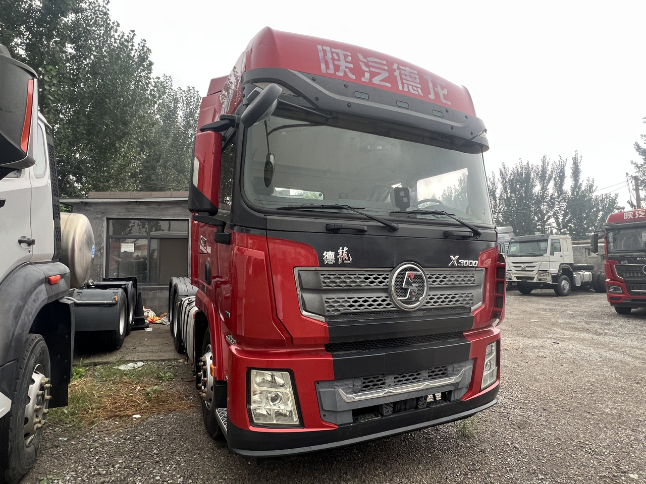 SHACMAN X3000 - Nyergesvontató: 3 kép. SHACMAN X3000 - Nyergesvontató: 3 kép.