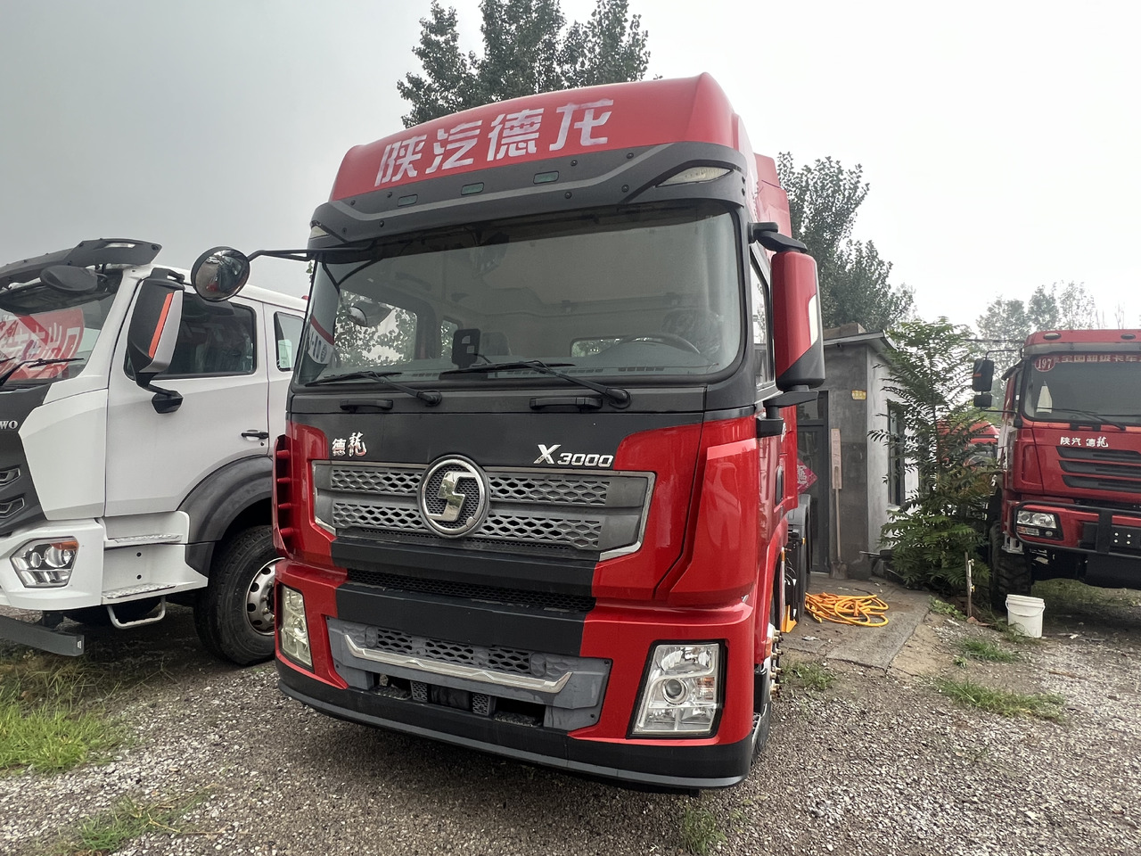 SHACMAN X3000 - Nyergesvontató: 1 kép. SHACMAN X3000 - Nyergesvontató: 1 kép.