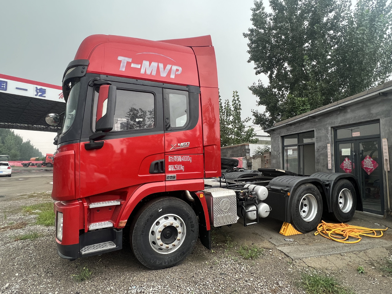 SHACMAN X3000 - Nyergesvontató: 2 kép. SHACMAN X3000 - Nyergesvontató: 2 kép.