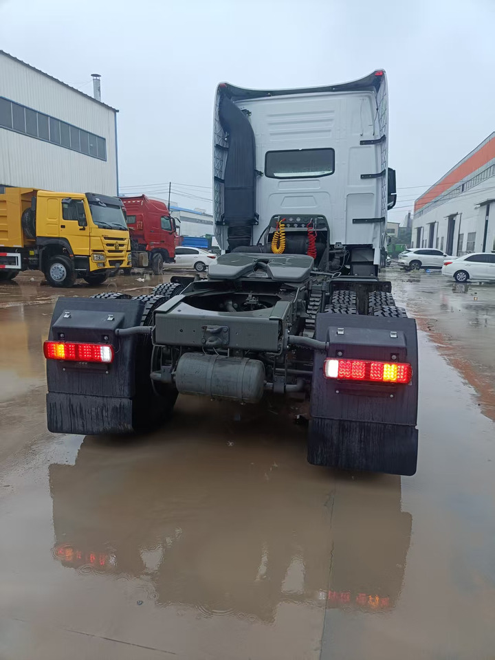 SINOTRUK HOWO A7 - Nyergesvontató: 4 kép. SINOTRUK HOWO A7 - Nyergesvontató: 4 kép.