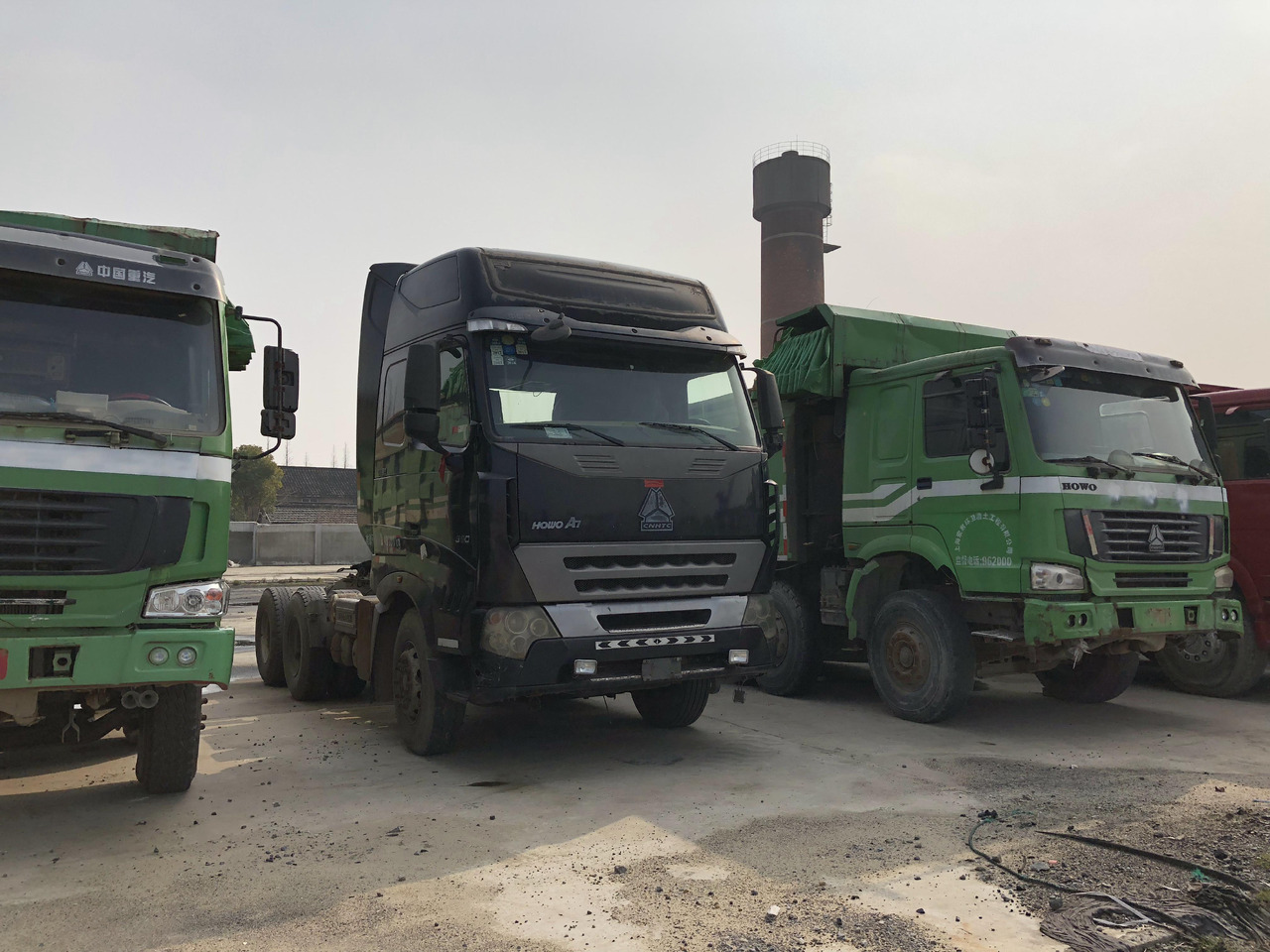 SINOTRUK HOWO A7 - Nyergesvontató: 1 kép. SINOTRUK HOWO A7 - Nyergesvontató: 1 kép.