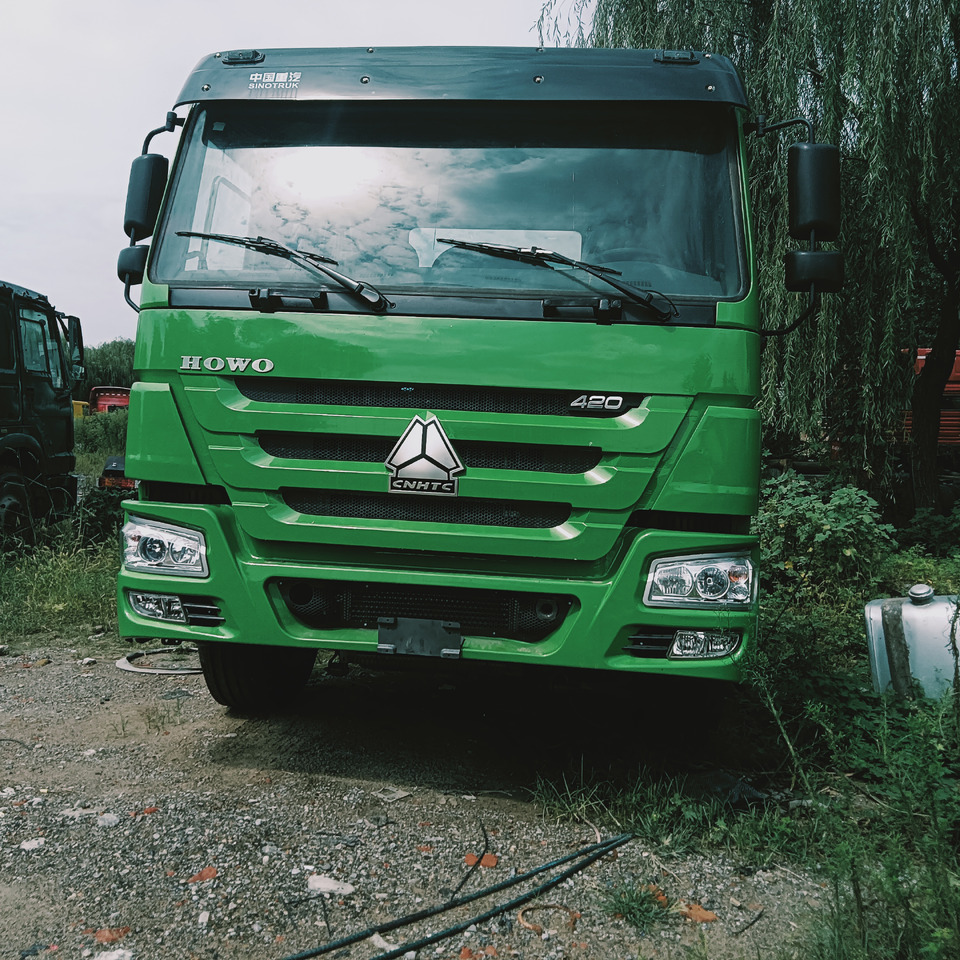 SINOTRUK HOWO - Nyergesvontató: 3 kép. SINOTRUK HOWO - Nyergesvontató: 3 kép.