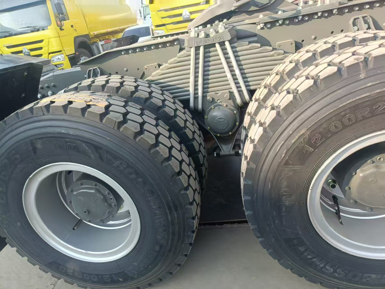 SINOTRUK HOWO - Nyergesvontató: 5 kép. SINOTRUK HOWO - Nyergesvontató: 5 kép.