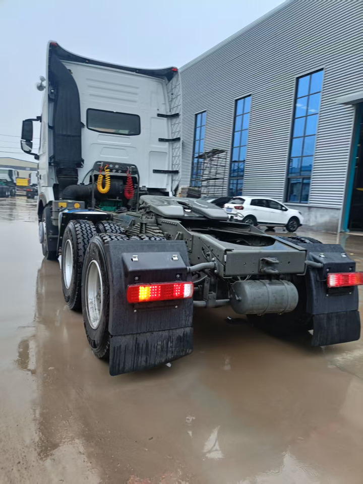 SINOTRUK HOWO - Nyergesvontató: 5 kép. SINOTRUK HOWO - Nyergesvontató: 5 kép.