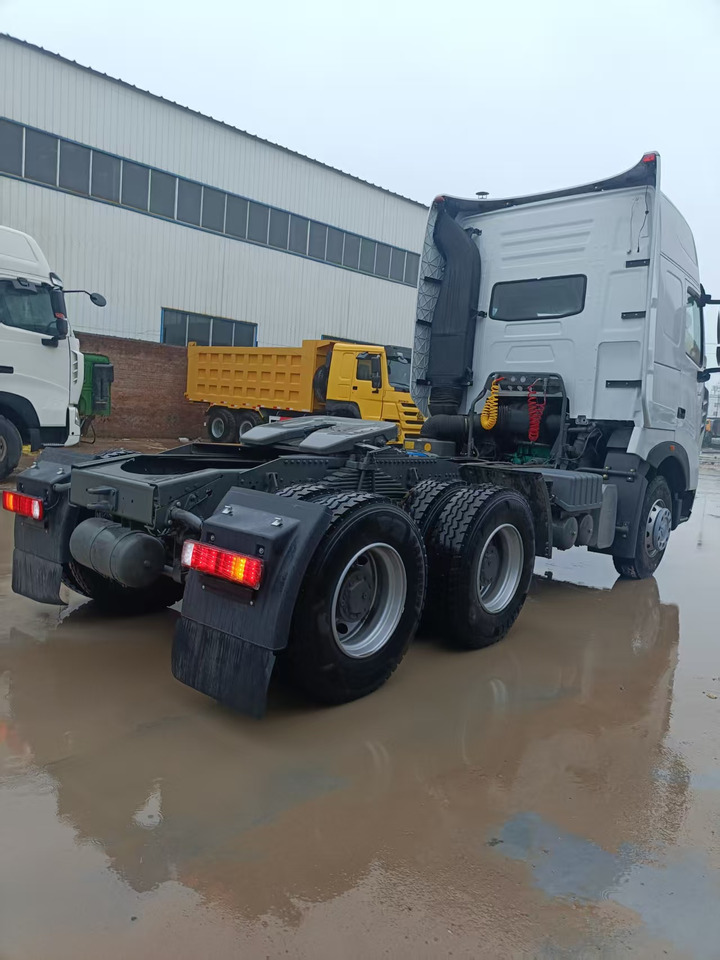 SINOTRUK HOWO - Nyergesvontató: 3 kép. SINOTRUK HOWO - Nyergesvontató: 3 kép.