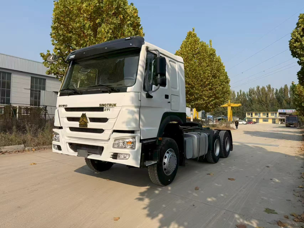 SINOTRUK HOWO tractor - Nyergesvontató: 3 kép. SINOTRUK HOWO tractor - Nyergesvontató: 3 kép.