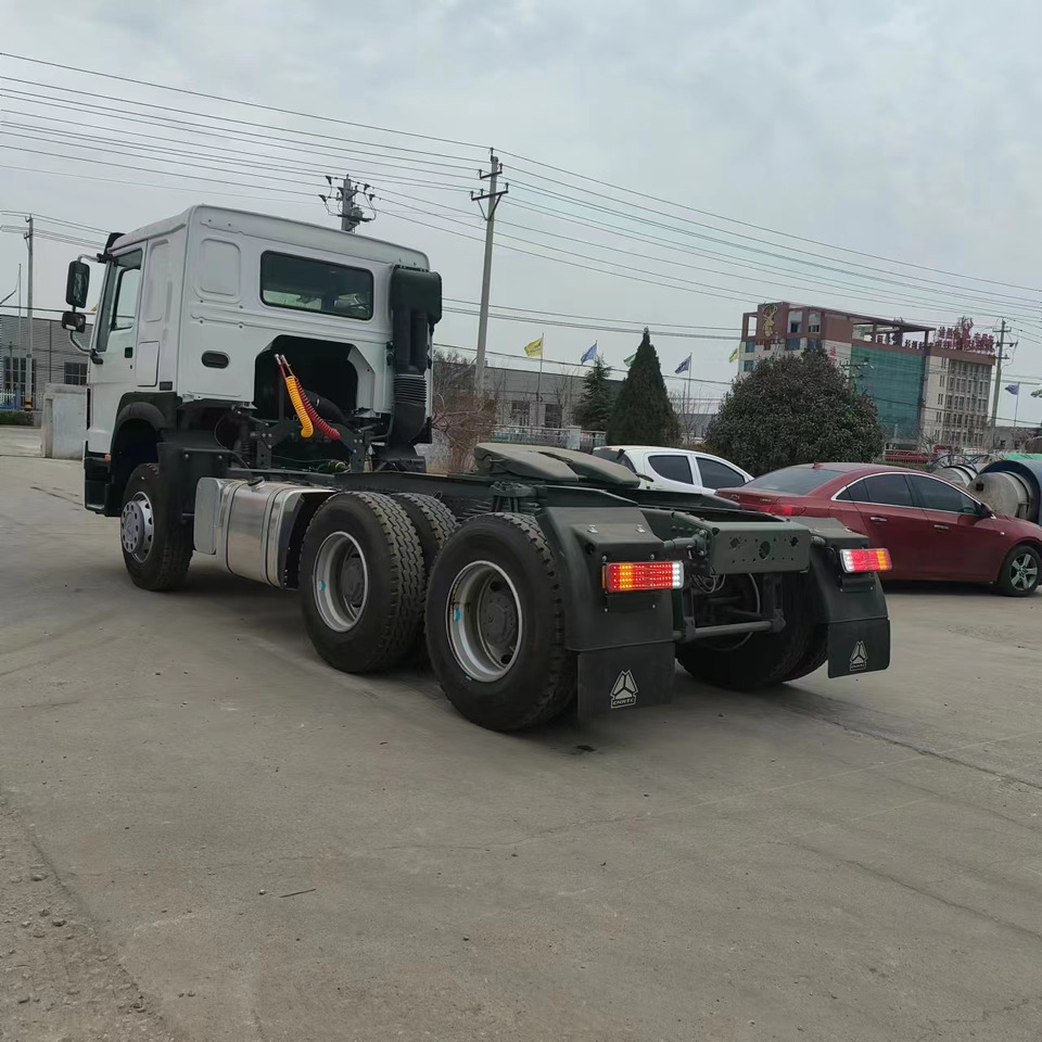 SINOTRUK HOWO trailer head - Nyergesvontató: 4 kép. SINOTRUK HOWO trailer head - Nyergesvontató: 4 kép.