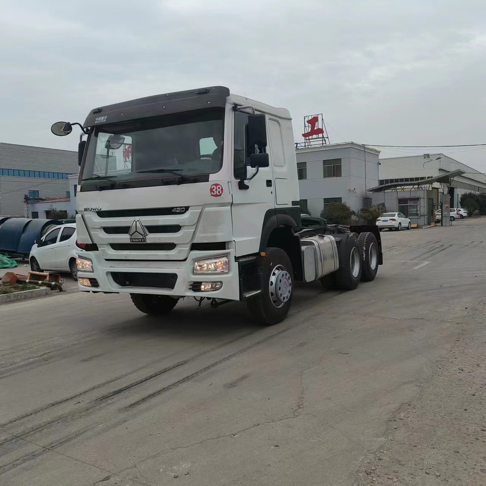 SINOTRUK HOWO trailer head - Nyergesvontató: 2 kép. SINOTRUK HOWO trailer head - Nyergesvontató: 2 kép.