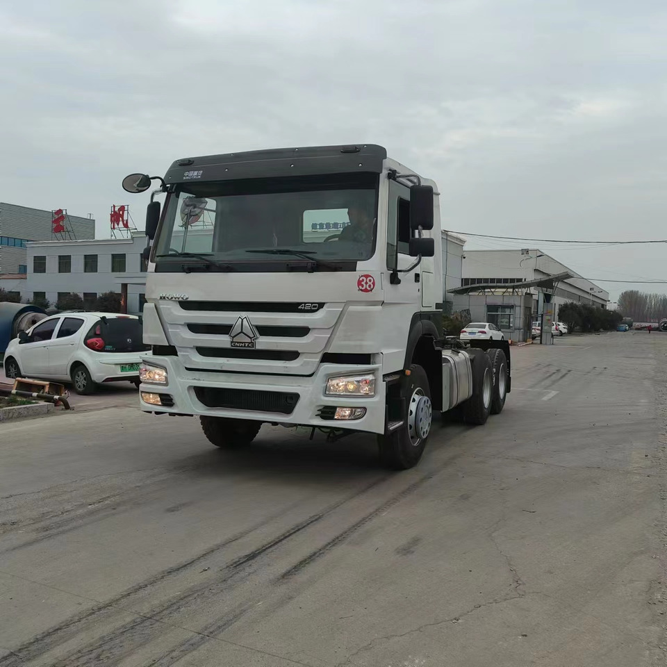 SINOTRUK HOWO trailer head - Nyergesvontató: 1 kép. SINOTRUK HOWO trailer head - Nyergesvontató: 1 kép.