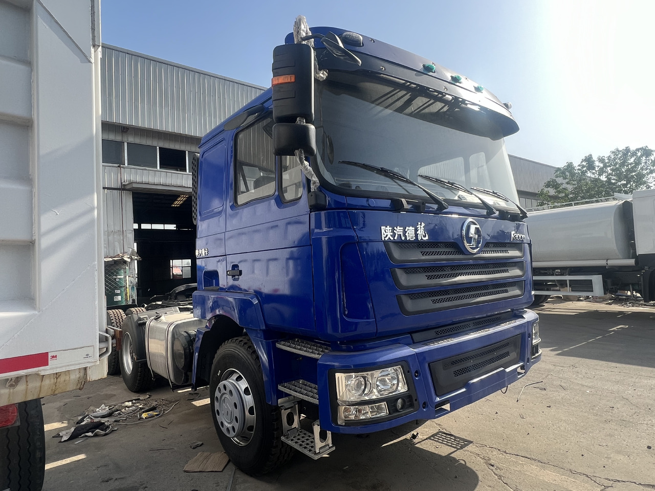 Shacman F3000 - Nyergesvontató: 3 kép. Shacman F3000 - Nyergesvontató: 3 kép.