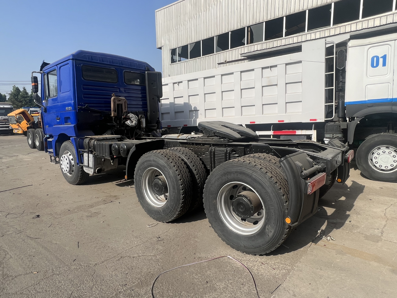 Shacman F3000 - Nyergesvontató: 5 kép. Shacman F3000 - Nyergesvontató: 5 kép.
