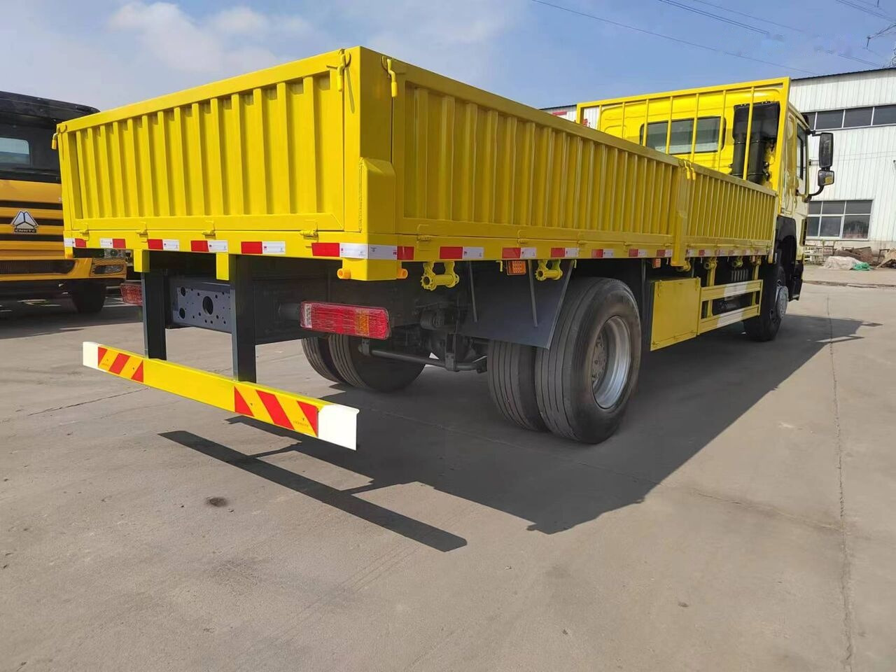 Sinotruk Howo - Nyergesvontató: 4 kép. Sinotruk Howo - Nyergesvontató: 4 kép.