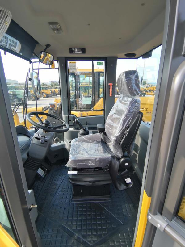 SDLG 956F - Gumikerekes homlokrakodó: 3 kép. SDLG 956F - Gumikerekes homlokrakodó: 3 kép.