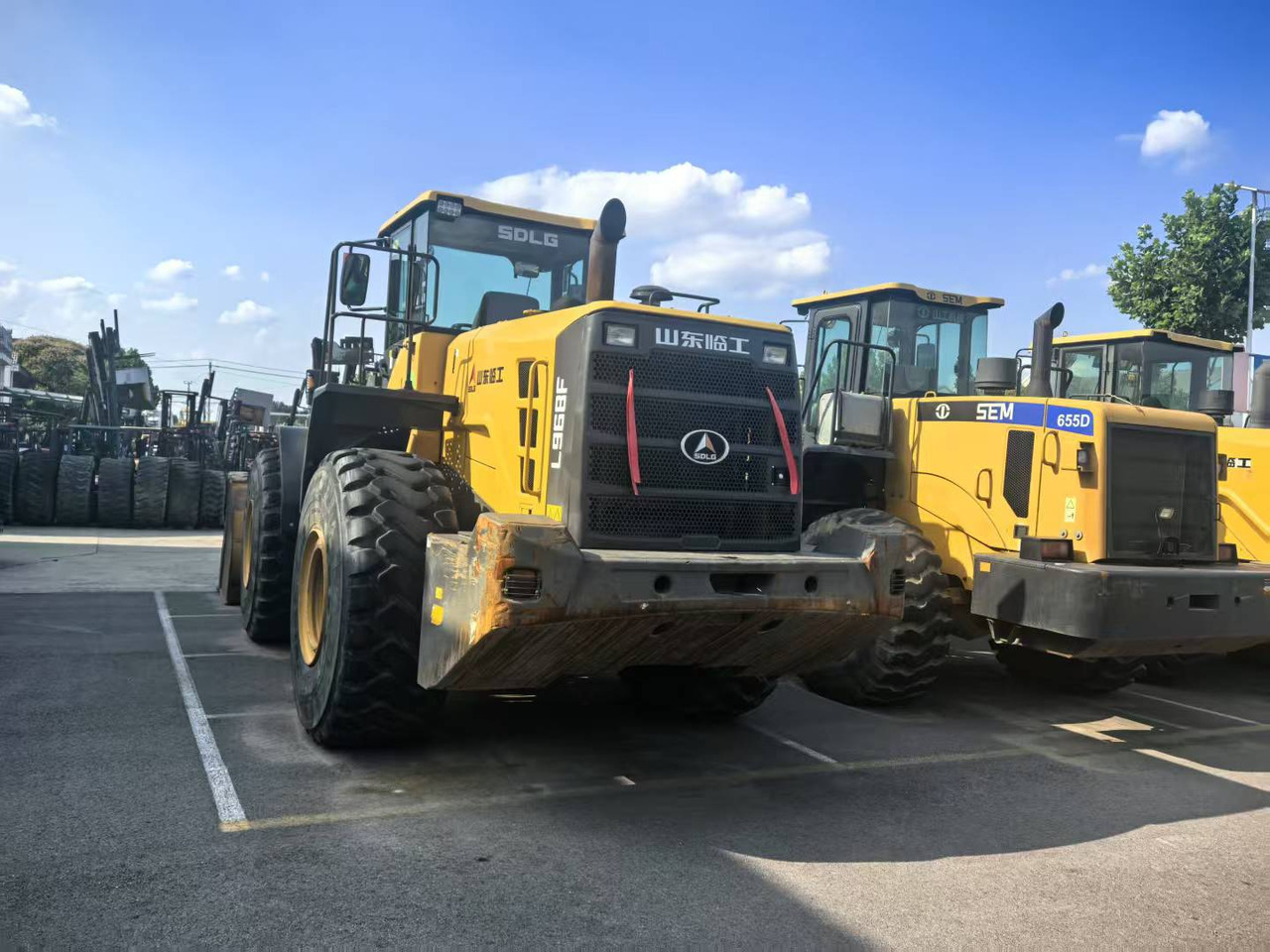 SDLG L968F - Gumikerekes homlokrakodó: 2 kép. SDLG L968F - Gumikerekes homlokrakodó: 2 kép.