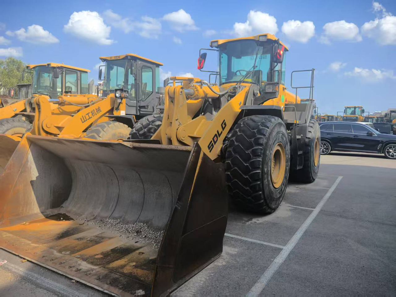 SDLG L968F - Gumikerekes homlokrakodó: 3 kép. SDLG L968F - Gumikerekes homlokrakodó: 3 kép.