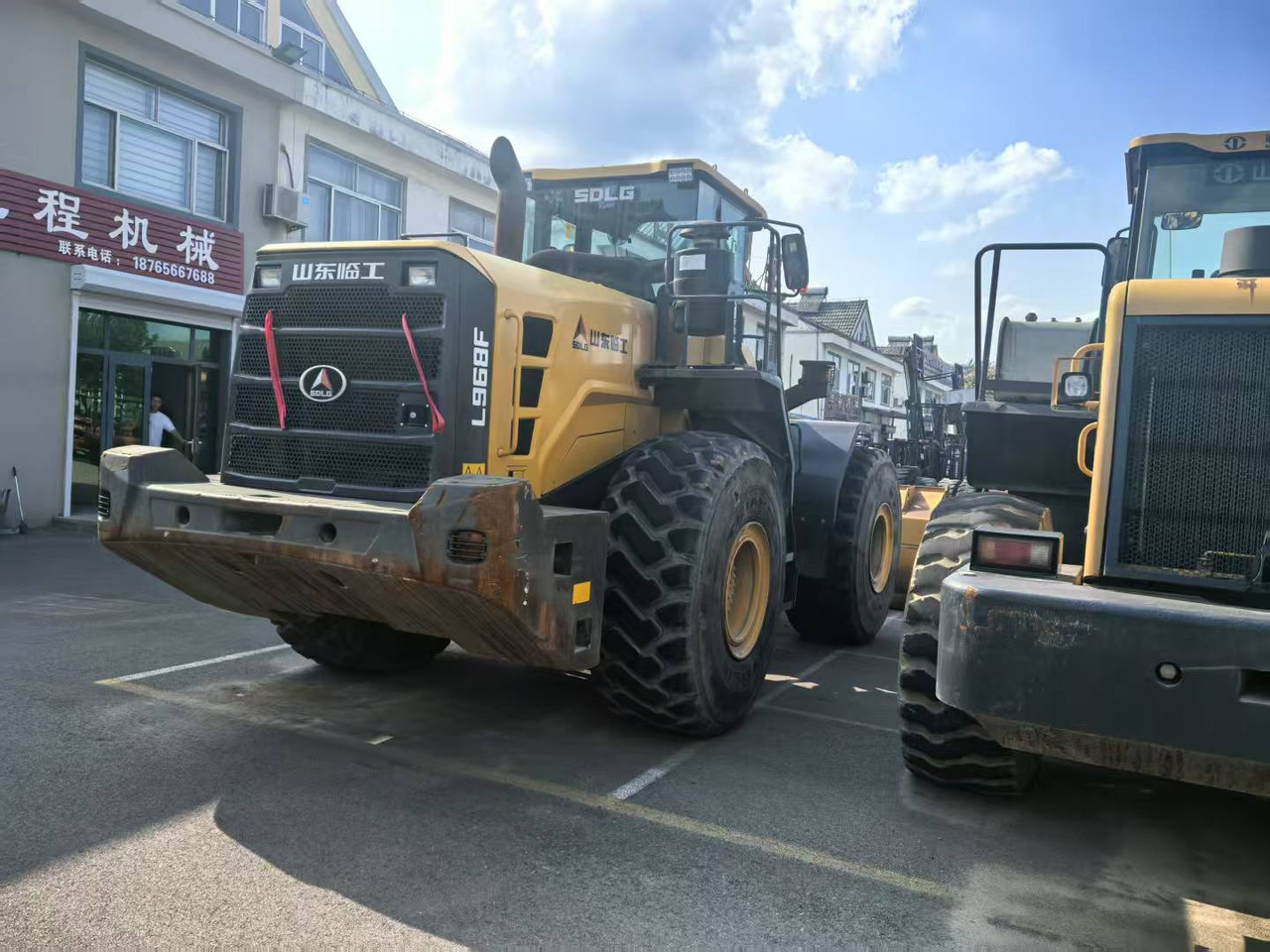 SDLG L968F - Gumikerekes homlokrakodó: 4 kép. SDLG L968F - Gumikerekes homlokrakodó: 4 kép.