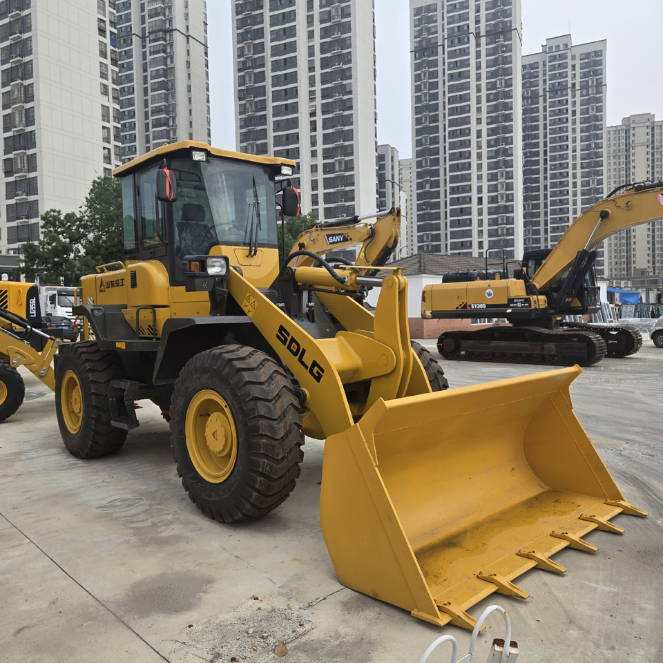 SDLG LG936L - Gumikerekes homlokrakodó: 4 kép. SDLG LG936L - Gumikerekes homlokrakodó: 4 kép.