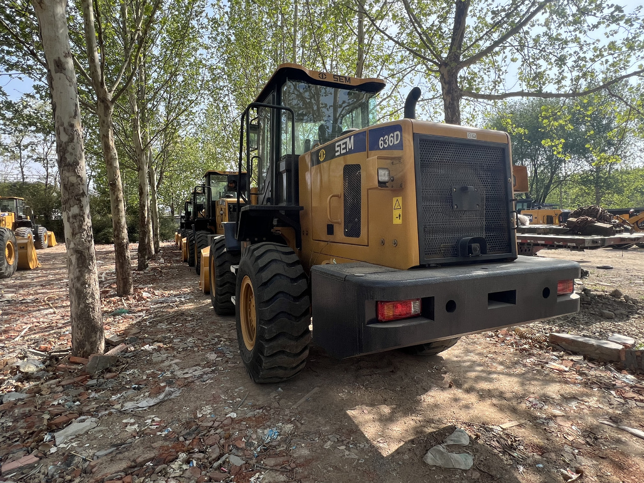 SEM SEM636D - Gumikerekes homlokrakodó: 1 kép. SEM SEM636D - Gumikerekes homlokrakodó: 1 kép.