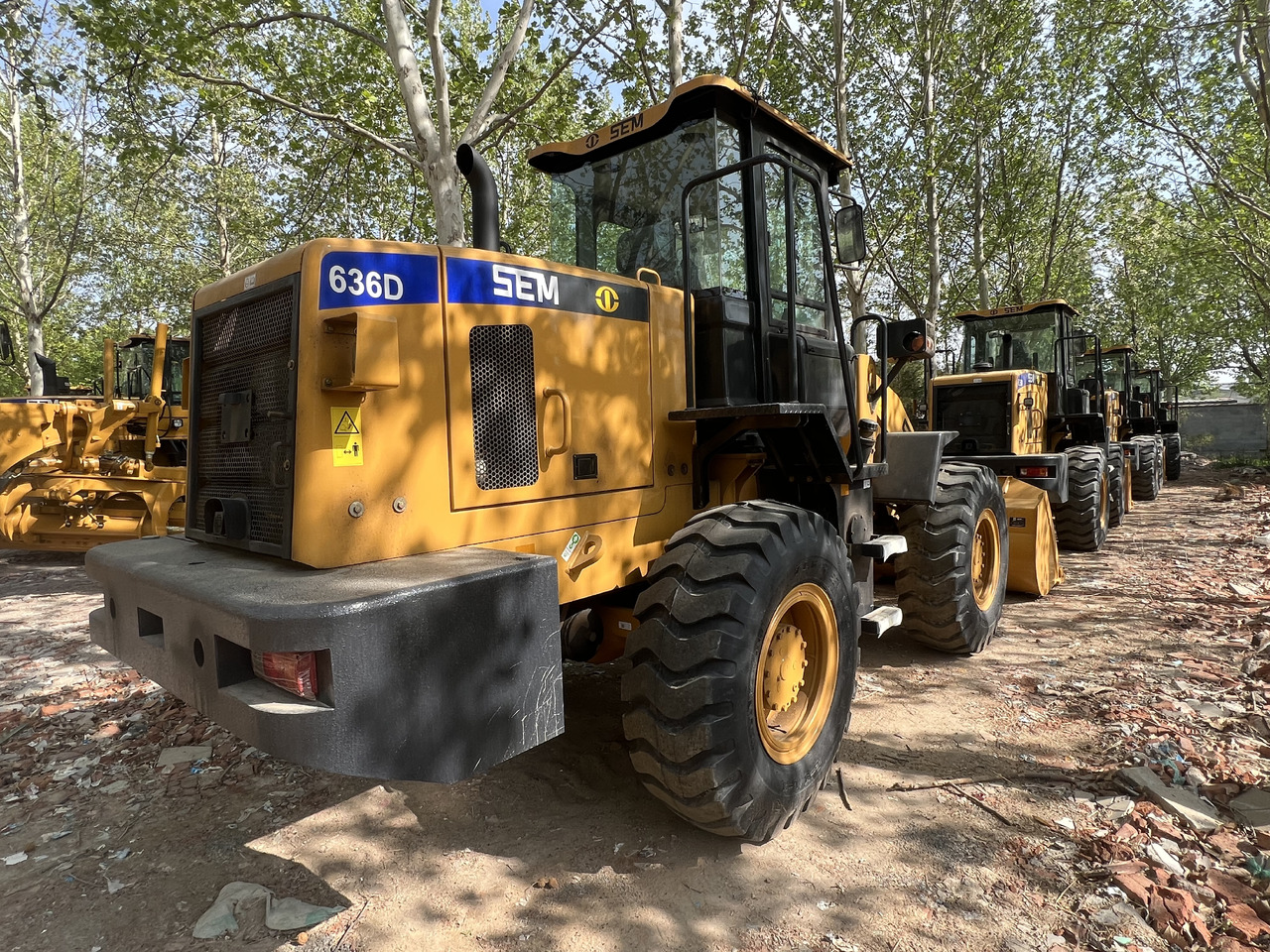 SEM SEM636D - Gumikerekes homlokrakodó: 3 kép. SEM SEM636D - Gumikerekes homlokrakodó: 3 kép.