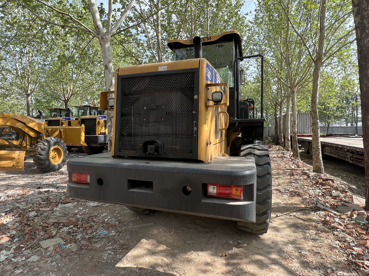 SEM SEM636D - Gumikerekes homlokrakodó: 2 kép. SEM SEM636D - Gumikerekes homlokrakodó: 2 kép.