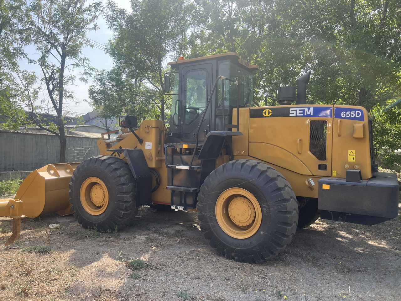 SEM SEM655D - Gumikerekes homlokrakodó: 1 kép. SEM SEM655D - Gumikerekes homlokrakodó: 1 kép.